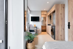 Apartment (611)