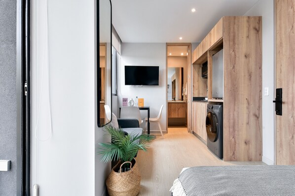 Apartment (611)