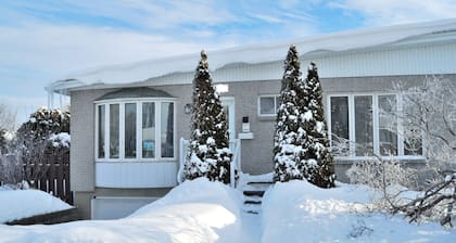 Beautiful cottage near river close to montreal
