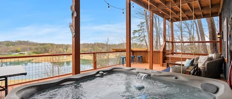 Outdoor spa tub