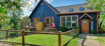 Secluded Lakefront Estate: Private Dock, Huge deck w/ views, Kayaks, Hot Tub