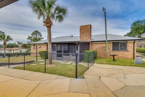 Exterior - Pensacola Home w/ Screened Porch: 10 Mi to Beach! (Pensacola)