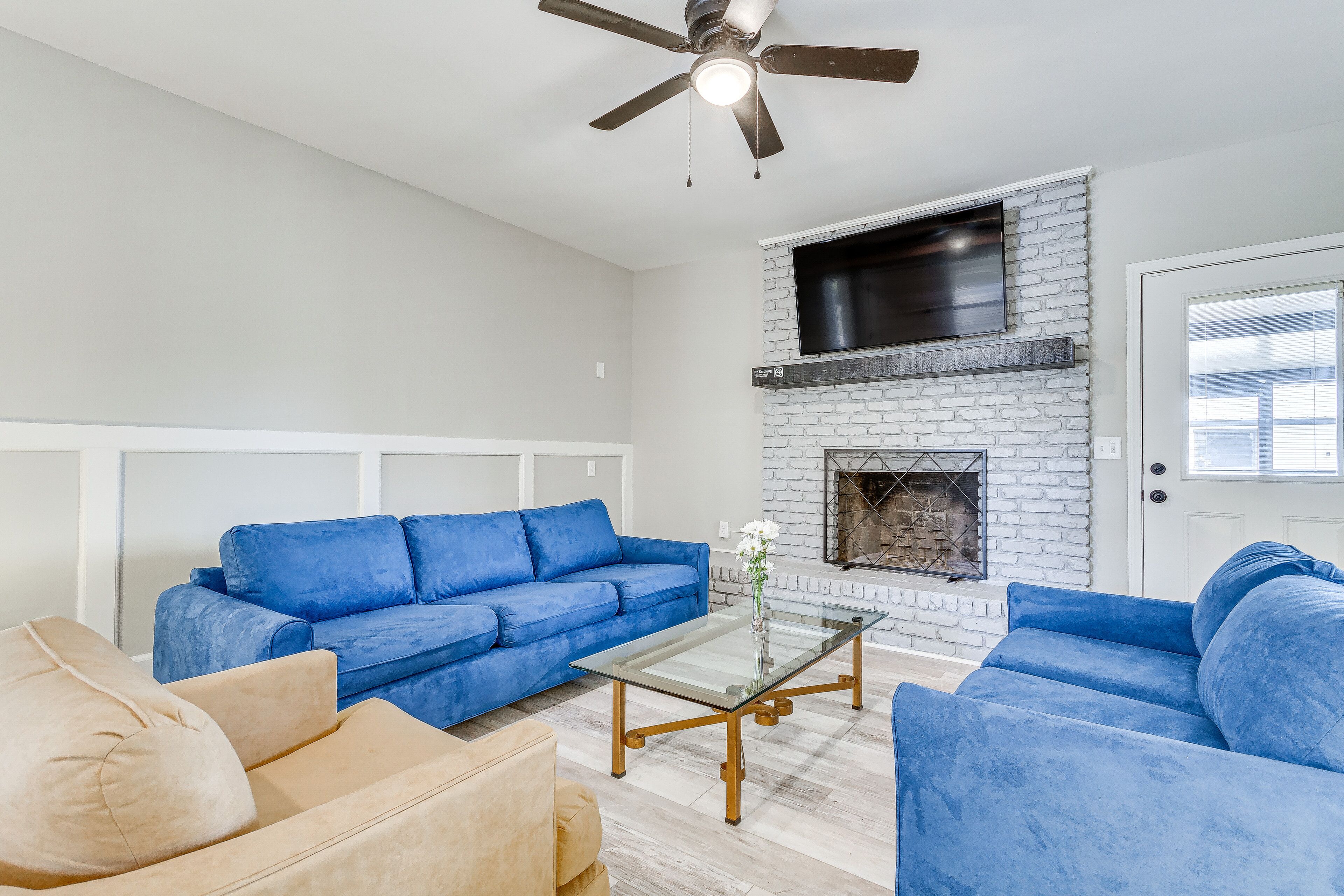 Pensacola Home w/ Screened Porch: 10 Mi to Beach!