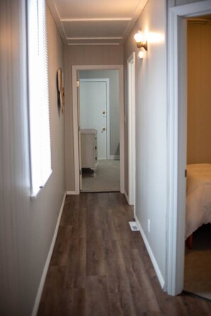 2 makuuhuonetta, työpöytä, Wi-Fi, vuodevaatteet