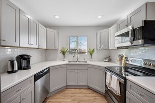 Comfort Apartment | 2 bedrooms, premium bedding, down comforters, individually decorated