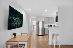 Comfort Apartment | 2 bedrooms, premium bedding, down comforters, individually decorated