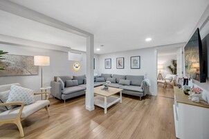 Deluxe Apartment | 2 bedrooms, premium bedding, down comforters, individually decorated