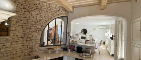 Frigorífic, microones, forn i placa de cuina