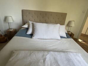 2 bedrooms, iron/ironing board, WiFi, bed sheets - Maison sur la Colline, Lagnes Proche de Gordes et Lisle sur la Sorgue (Lagnes)