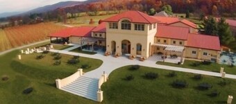 Warm Cozy Cottage With Fireplace, King Bed & Parking