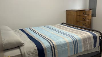2 habitaciones, tabla de planchar con plancha, wifi y ropa de cama
