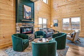 Smart TV, chimenea, videojuegos y estéreo