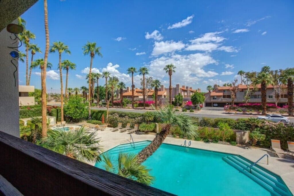 DT Palm Springs Condo 2 Owls ~~ Early Fall Special! ~~