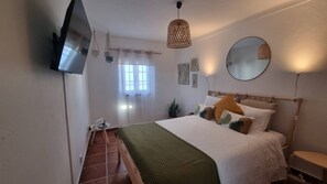 Ferros/tábuas de passar roupa, acesso à internet, roupa de cama