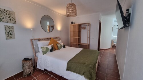 Cantinho da Vila by Portus Alacer