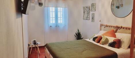 Fer et planche à repasser, accès Internet, draps fournis