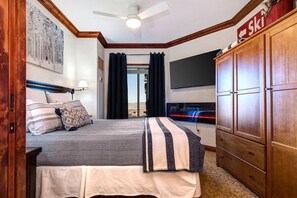 1 Schlafzimmer, Zimmersafe, Schreibtisch, Bügeleisen/Bügelbrett