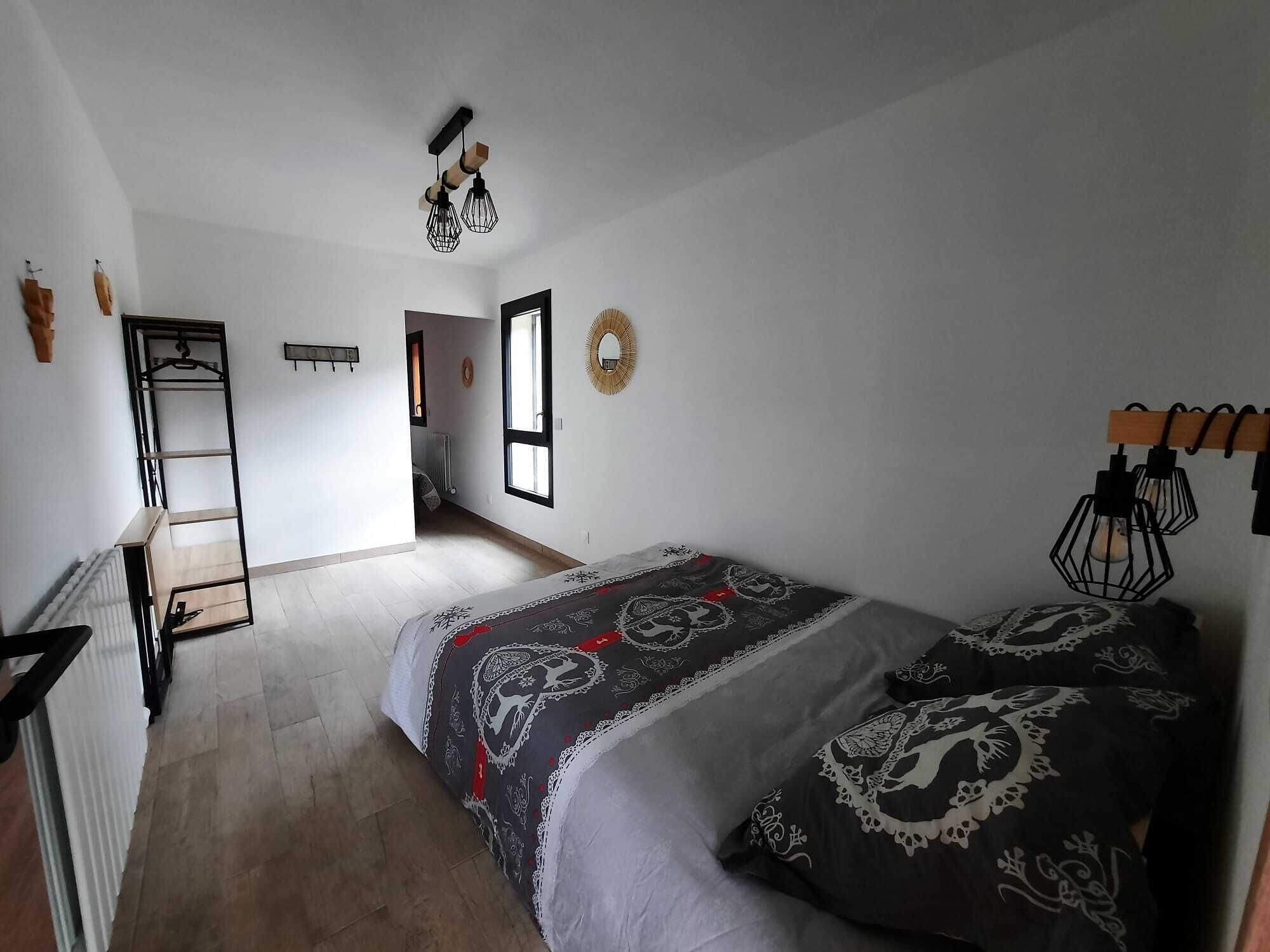 2 chambres, bureau, fer et planche à repasser, Wi-Fi gratuit