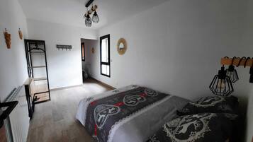 2 camere, una scrivania, ferro/asse da stiro, Wi-Fi gratuito