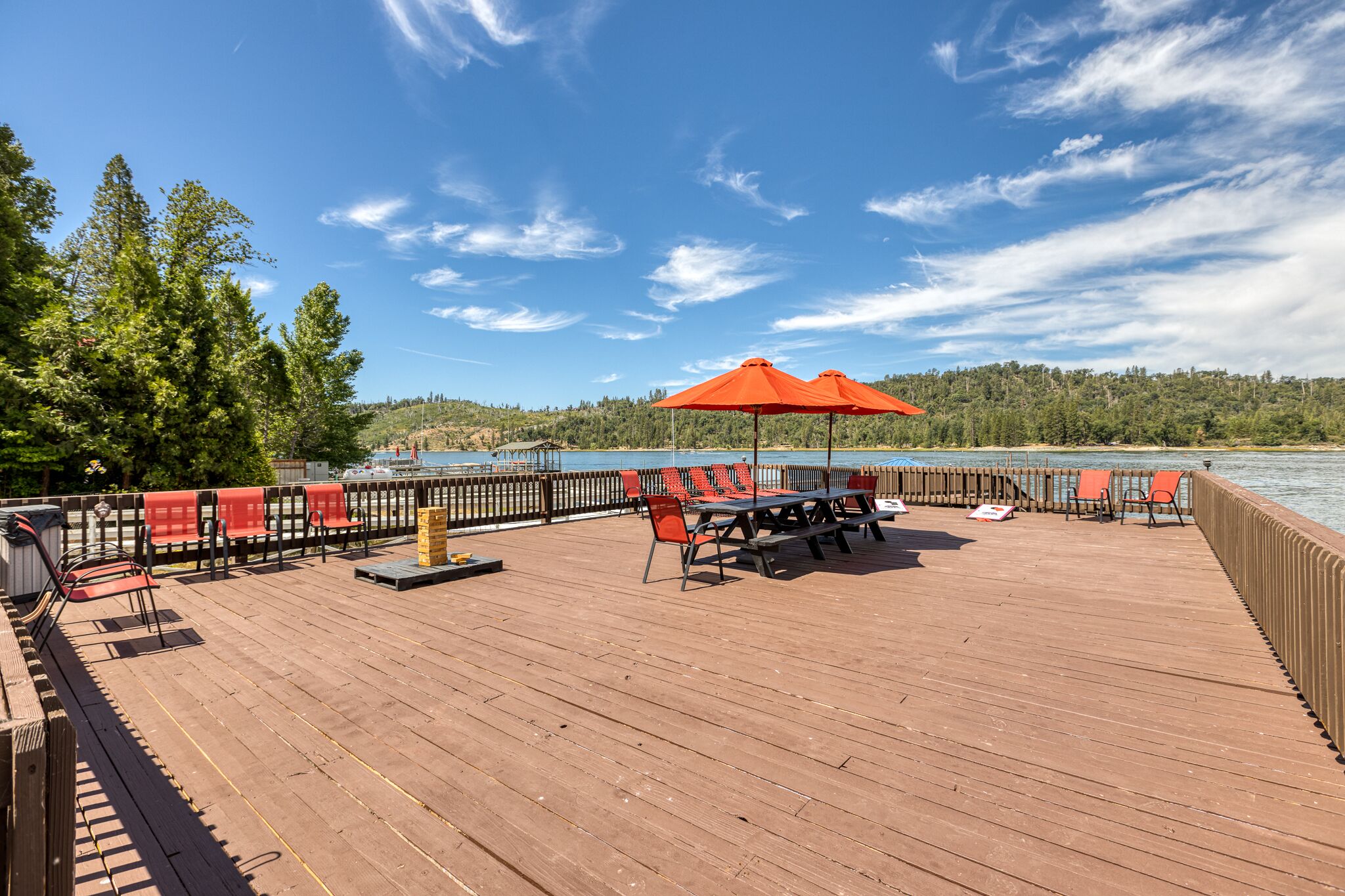 Gorgeous Lakefront Estate in Bass Lake, Just 30 min from Yosemite National Park!