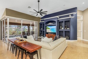 Smart-tv, een open haard, videospelletjes en tafelvoetbal