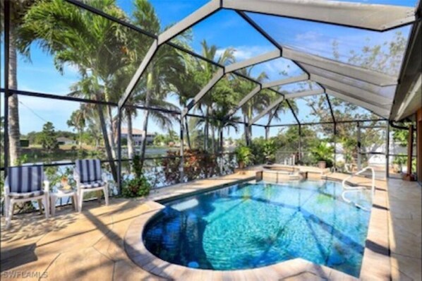 Piscine extérieure, piscine chauffée