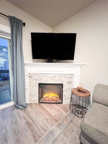 Beautiful, newly built 4 bedroom with garage