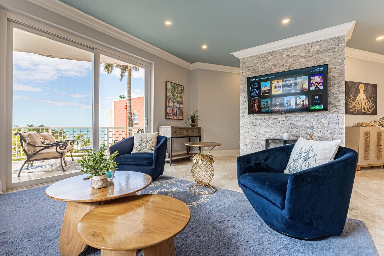 Smart TV, books, stereo