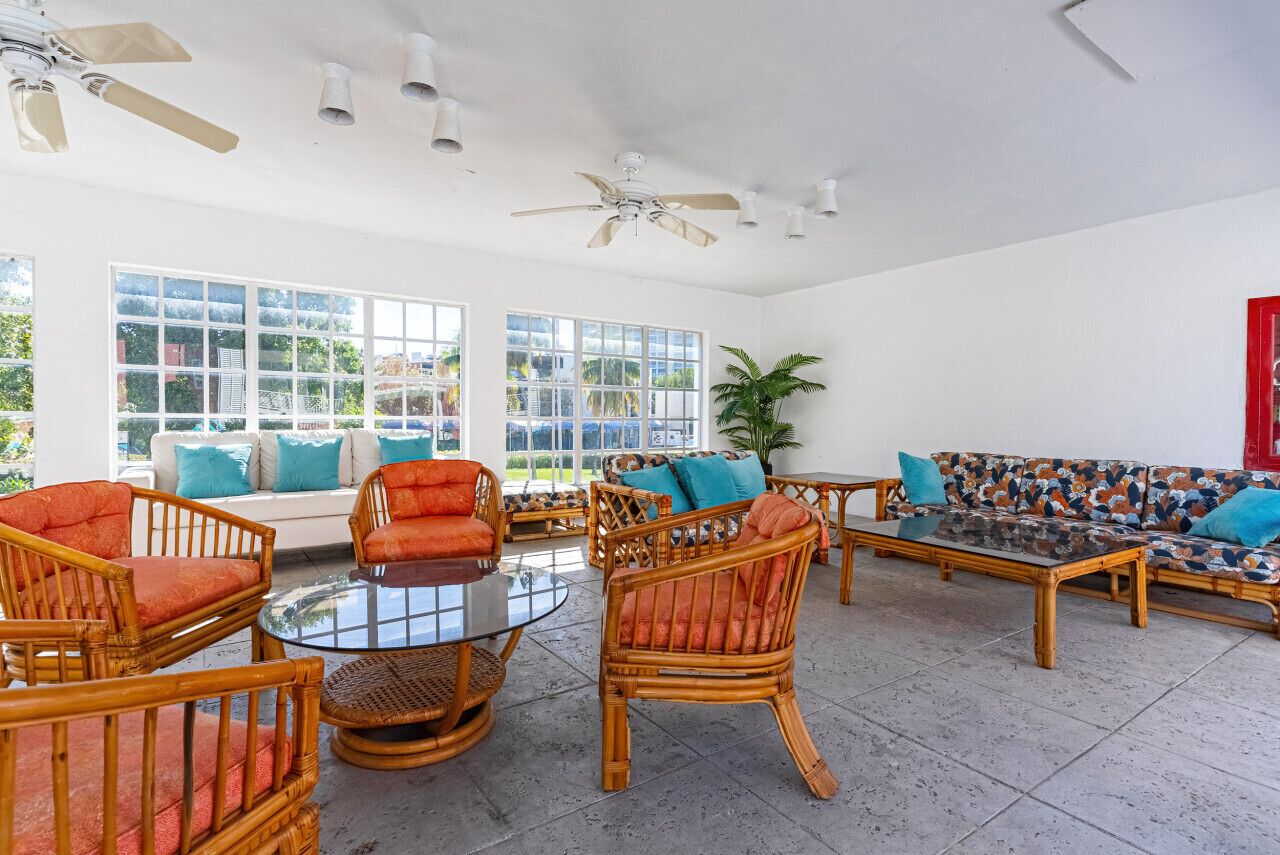2 Br Renovated Beachfront Suite - Next To Baha Mar - Nassau