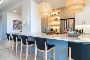 冰箱、微波炉、烤箱、炉灶