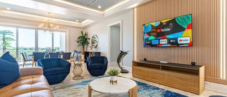 Smart-tv, boeken en een stereo