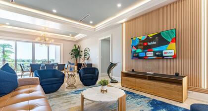 Luxe 3 BR: Beachfront Suite Next to Baha Mar
