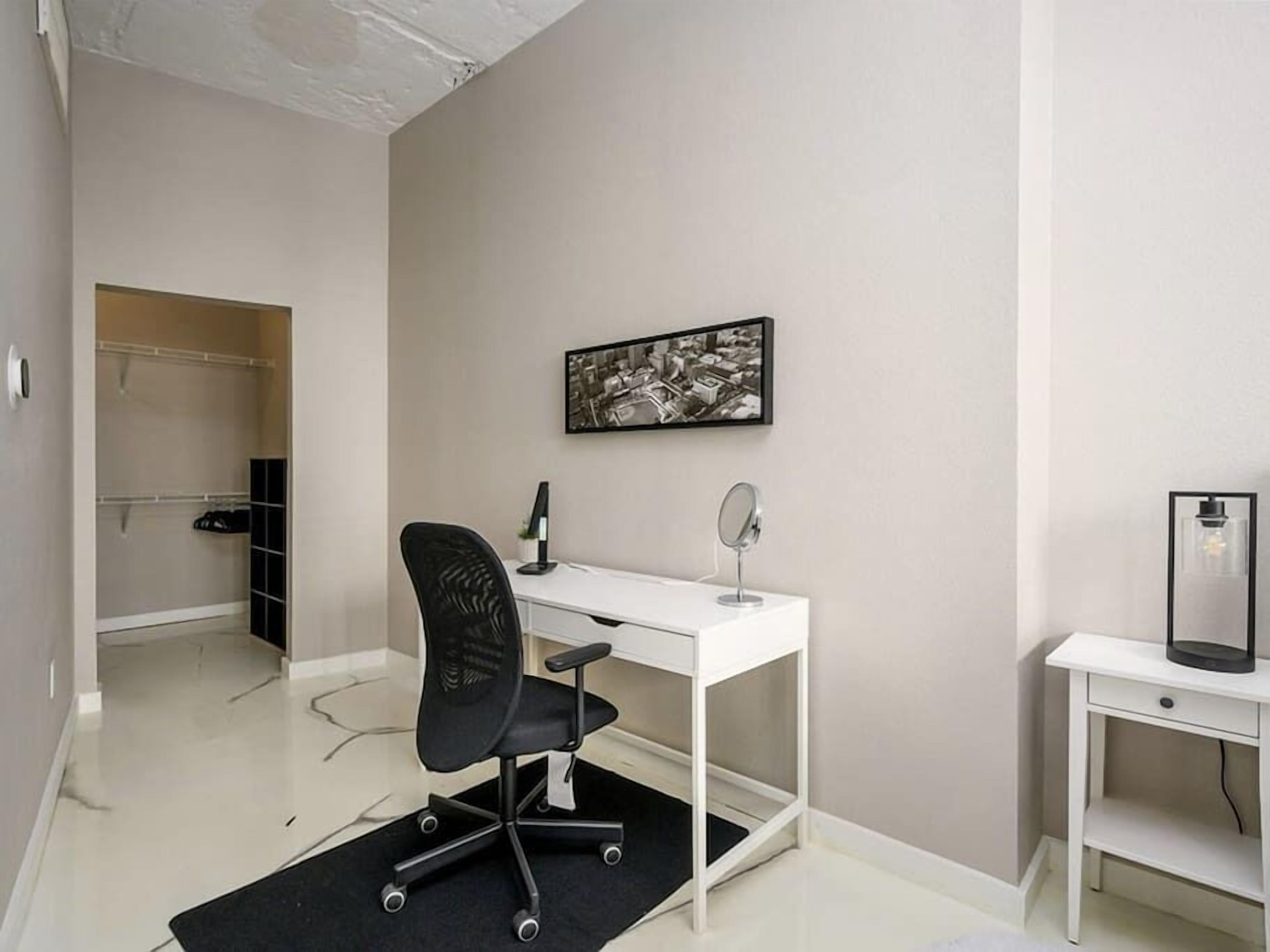 Downtown Memphis Luxury Condo, Brand new HVAC!