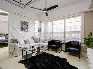 Smart TV - Downtown Memphis Luxury Condo (Memphis)