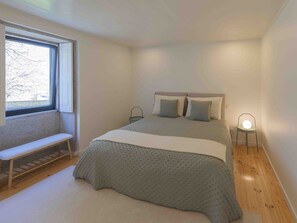 5 عدّة غرف نوم ومكتب وسرير سفر وواي فاي مجانًا