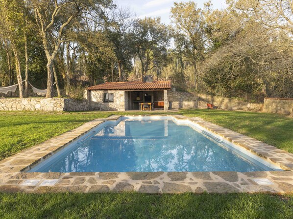 حمّام سباحة خارجي