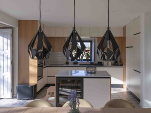 Fridge, microwave, oven, stovetop - Casa da Romeira, Country House (Viana do Castelo)