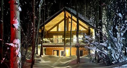 Monarch Hideaway - Modern cabin 5 miles to slopes!