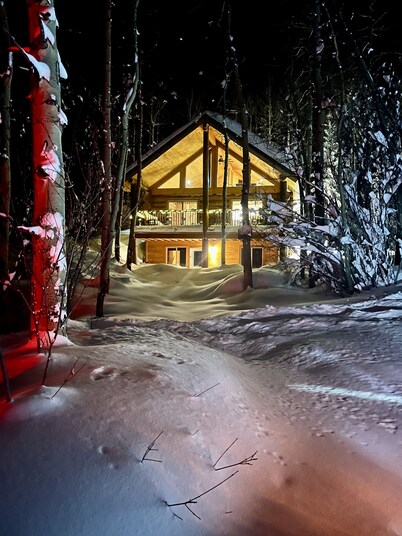 Monarch Hideaway - Modern cabin 5 miles to slopes!