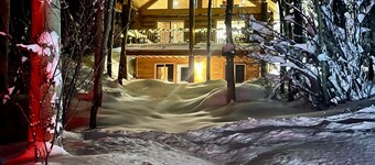 Monarch Hideaway - Modern cabin 5 miles to slopes!