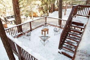 Terrace/patio - Stylish & Comfy MCM Getaway ~ Walk to Ski Resort! (Big Bear Lake)