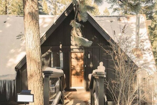 Exterior - Stylish & Comfy MCM Getaway ~ Walk to Ski Resort! (Big Bear Lake)