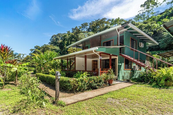 Front of property - Cabinas Casa El Tortugo (Drake Bay)