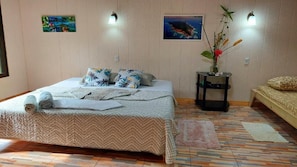 Comfort-Dreibettzimmer | Allergikerbettwaren, Daunenbettdecken, individuell dekoriert