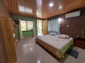 Cabin #3 | Hypo-allergenic bedding, down comforters, individually decorated - Cabinas Casa El Tortugo (Drake Bay)