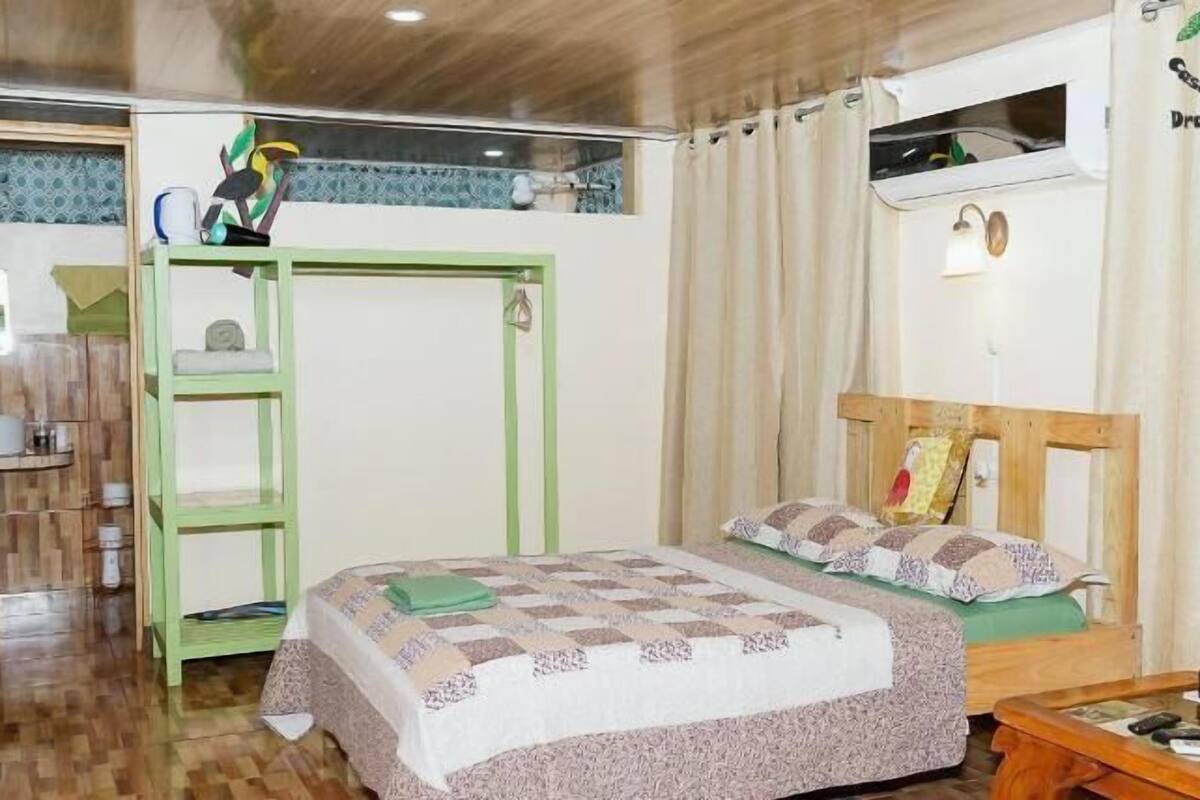 Cabin #2 | 1 bedroom, hypo-allergenic bedding, down comforters
