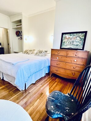 2 bedrooms, desk, iron/ironing board, travel cot