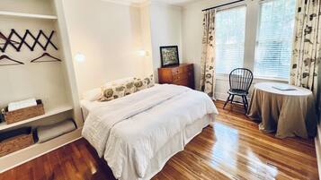 2 bedrooms, desk, iron/ironing board, travel crib