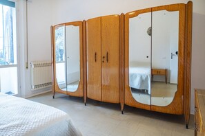 3 bedrooms, bed sheets - SE032 - Senigallia, comfortable four-room apartment 30 meters from the sea (Senigallia)