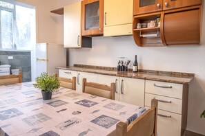 Fridge, oven - SE032 - Senigallia, comfortable four-room apartment 30 meters from the sea (Senigallia)